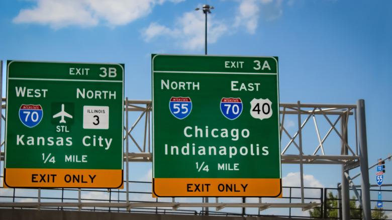 Green highway signs directing toward Chicago and Kansas City