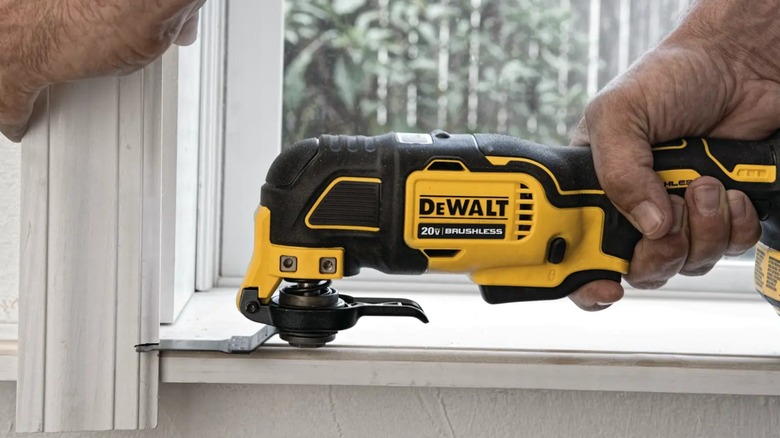 DeWalt Atomic 20V Max oscillating multi-tool in use