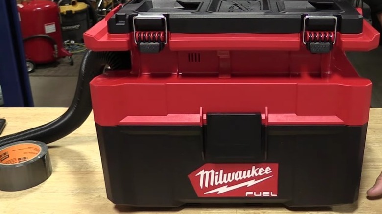 Milwaukee M18 2.5 Gal. Wet/Dry Vacuum on display