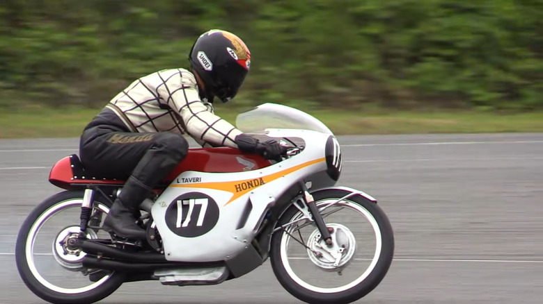 Honda RC149 revs and short ride