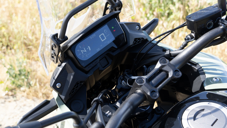 Honda CB500X gauge screen and handlebars
