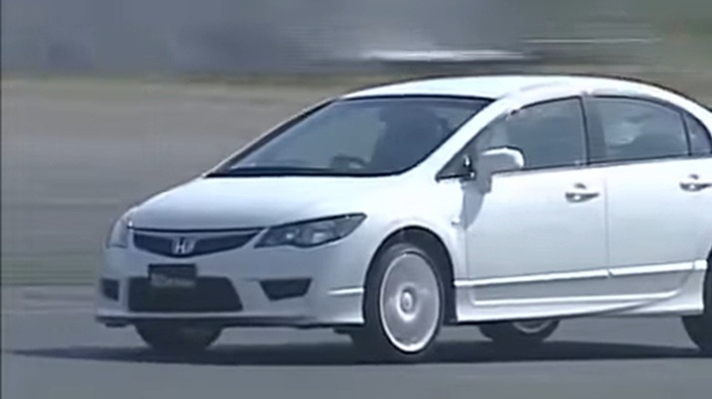 A deep dive into all the details of the Honda Civic Type R FD2