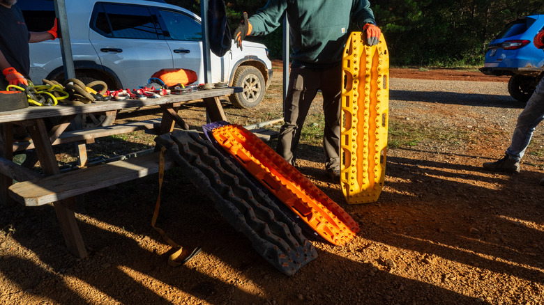 Demonstration of off-road recovery tools