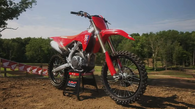 A shot of the 2027 Honda CRF450R