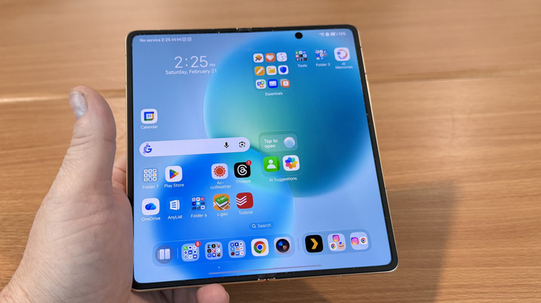 Man holding the Honor Magic V6