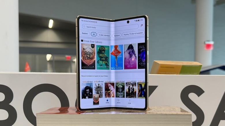 Honor Magic V6 on a stack of books