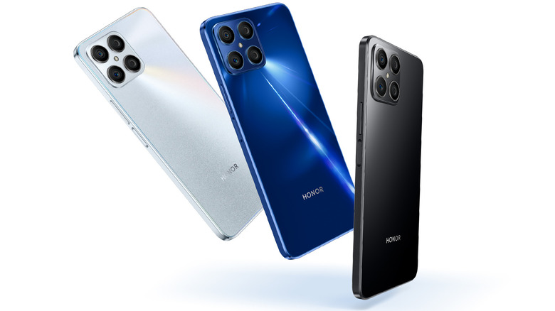 The rear panel of the Honor X8 in three color options.