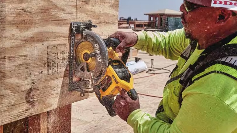 Worker using the DeWalt Flexvolt Worm Drive circular saw