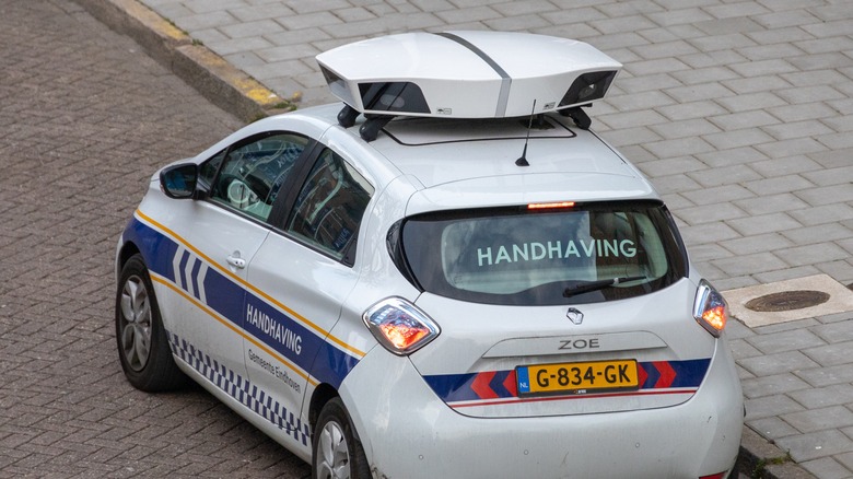 car with license plate reader tech 