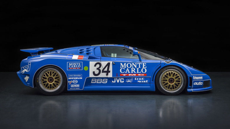 Bugatti EB 110 in studio photo