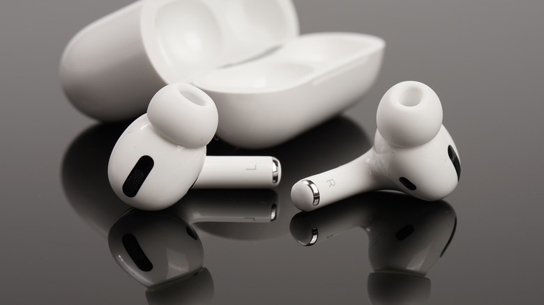 Apple AirPods Pro TWS earbuds