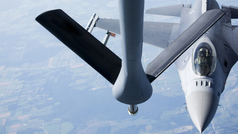 An F-16 being refueled by a KC-135 Stratotanker