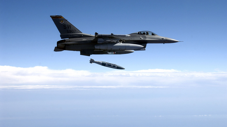F-16CJ dropping a JDAM