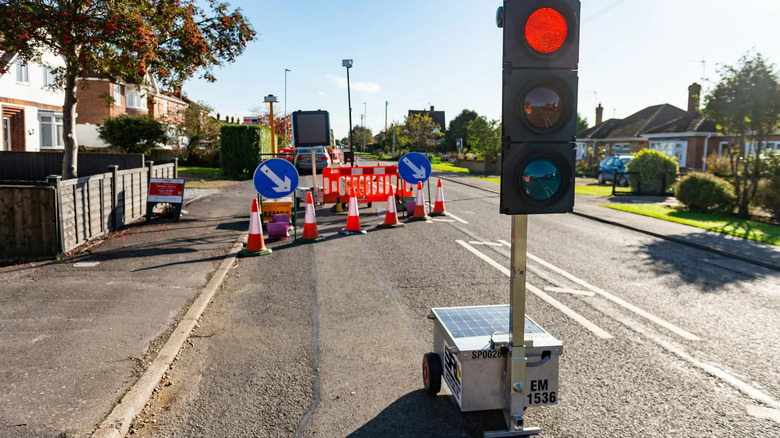 A SRL temporary traffic signal at a construction site