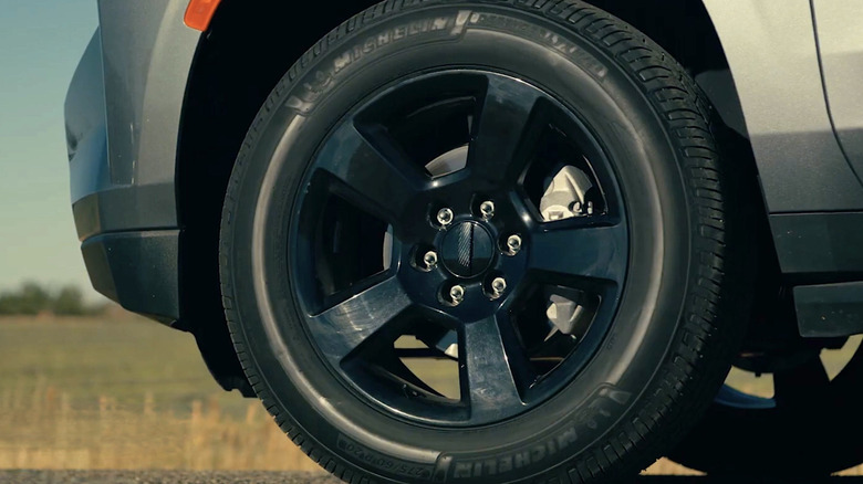 Picture showing Michelin Defender tire on a SUV