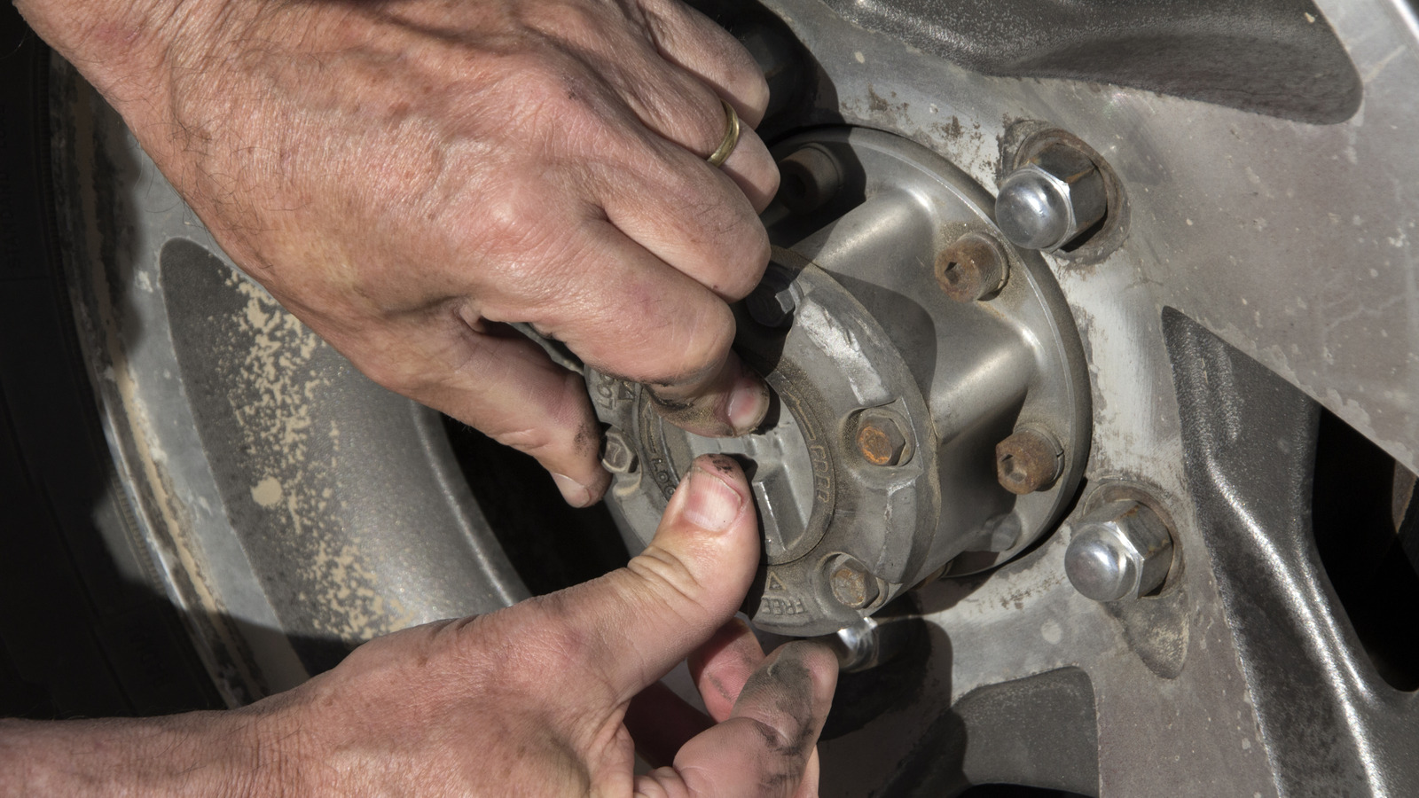 4×4 Locking Hubs: How They Work | Tires & Wheels