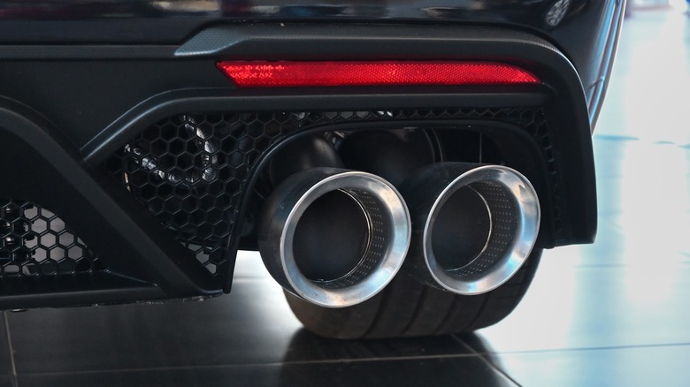 Close up of the exhaust pipes of a Ford Mustang