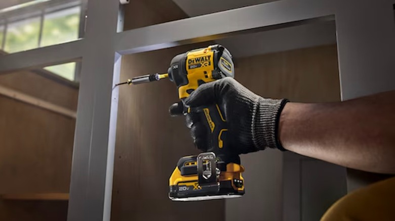 20V Max XR ¼-inch Quiet Hydraulic Impact Driver in use