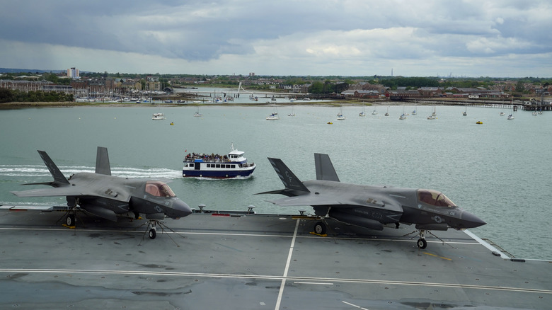 F-35B Lightning II aircraft on the deck of aircraft carrier, HMS Queen Elizabeth