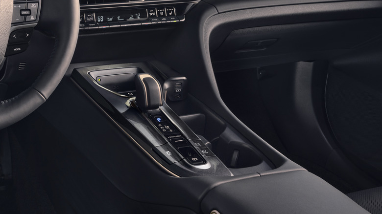 The shifter in the Toyota Crown, wide angle