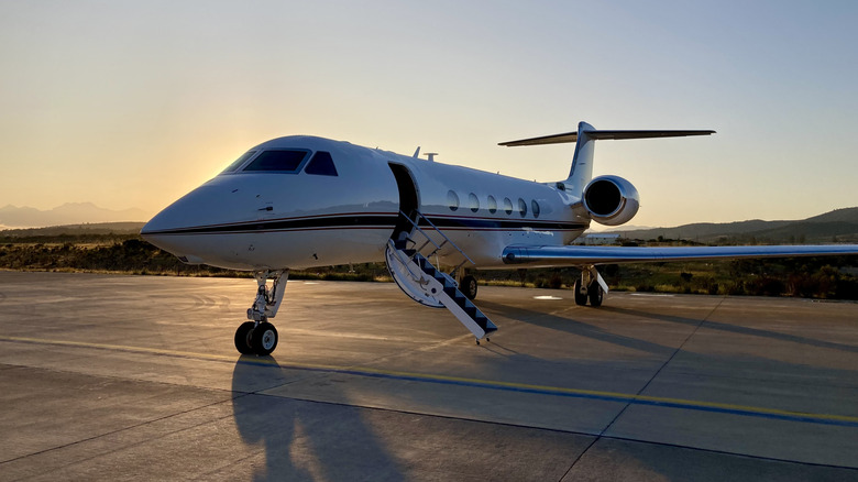 Gulfstream G5 private jet