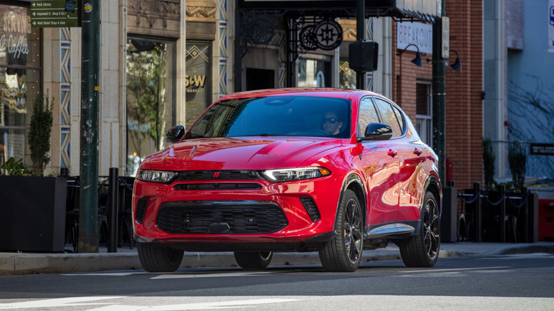2025 Dodge Hornet in Hot Tamale, front 3/4 view