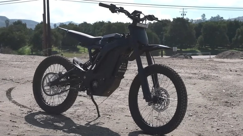 The side view of the E Ride Pro SS 3.0