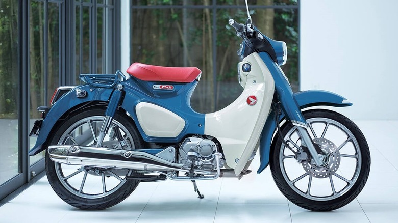 Honda Super Cub C125 side view profile