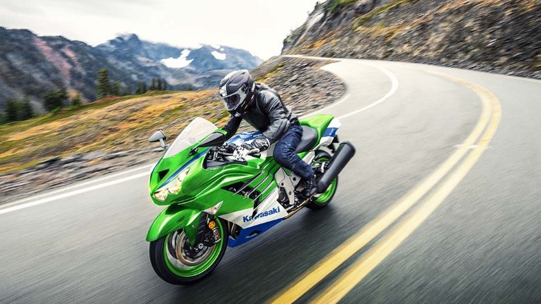 2024 Kawasaki Ninja ZX-14R 40th anniversary cornering