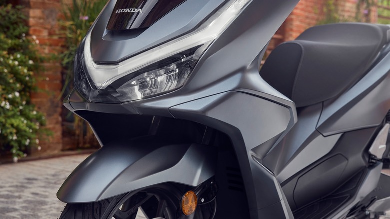Close up view of front profile of the 25YM Honda PCX125 Scooter