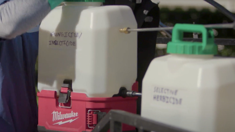 person changing tank on Milwaukee backpack sprayer