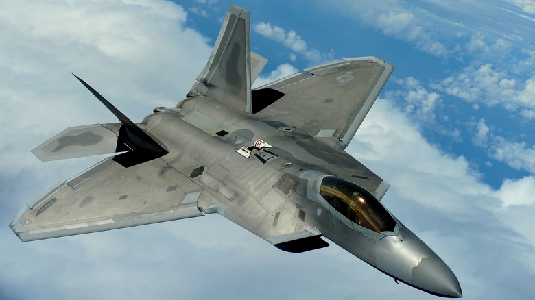 F-22 Raptor flying