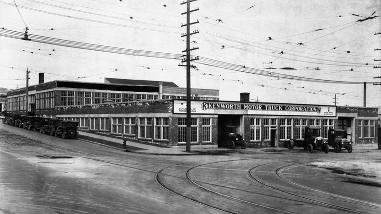 First Kenworth factory on Yale and Mercer in Seattle, Washington (1927).