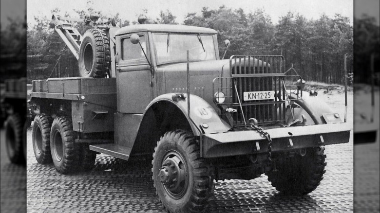 Kenworth M1 (570-series) Heavy Wrecker