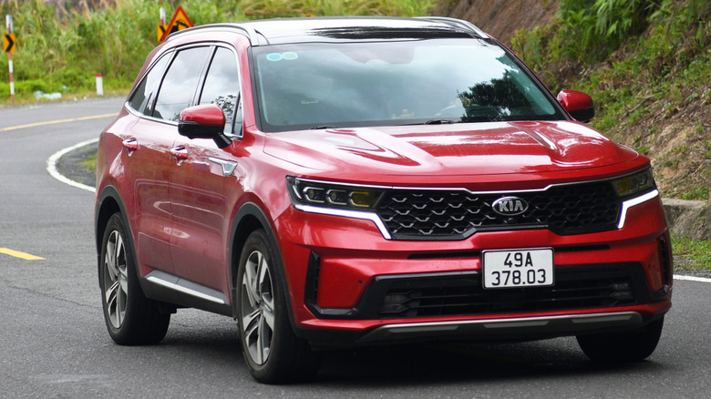 Kia Sorento 2022 on the road