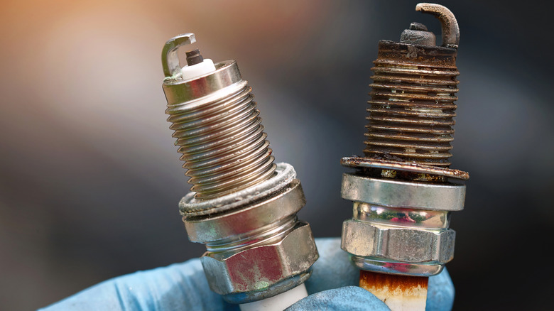 Spark plugs compare, new and old copper spark plugs