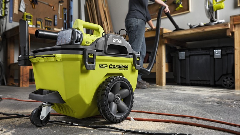 man using Ryobi 6 gallon wet-dry vacuum