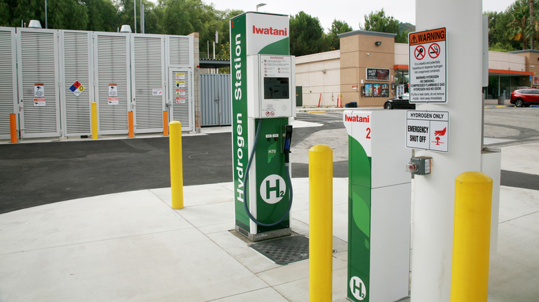 Hydrogen fueling station in La Mirada, California