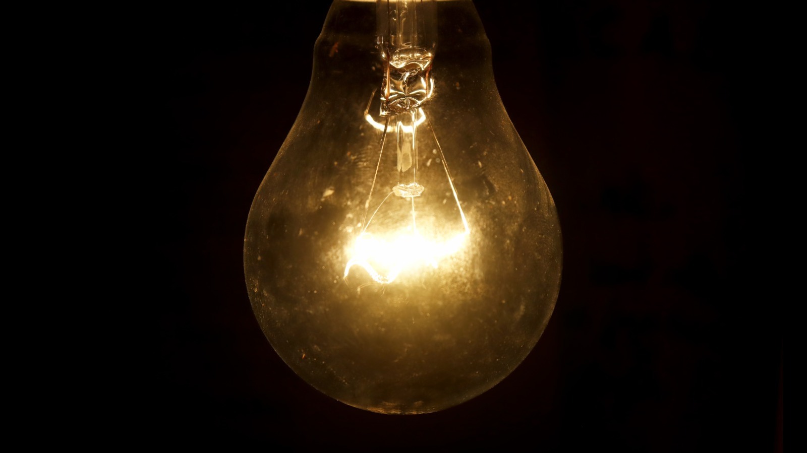 How Long Is It Safe To Leave A Light Bulb On?