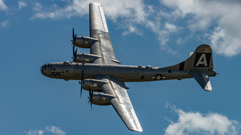Boeing B-29 FIFI doing flyby at air show