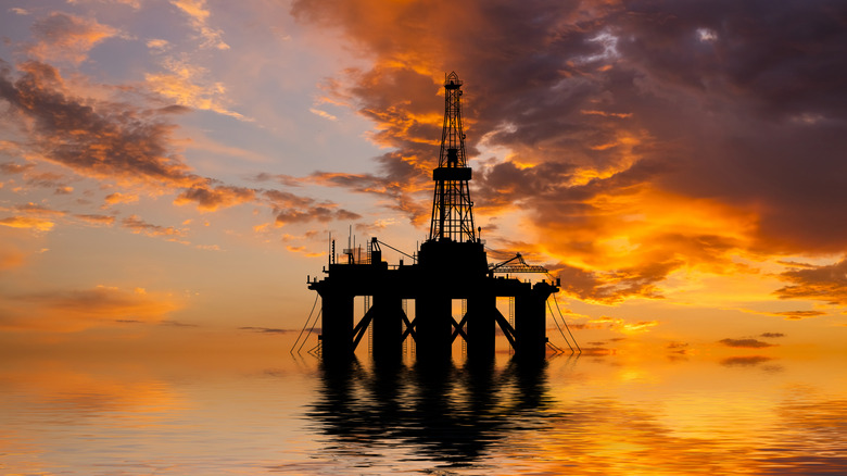 Silhouetted view of an oil rig