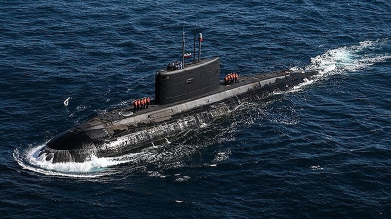 An Iranian Tareq-class submarine at sea