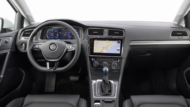 2017 Volkswagen E-Golf interior