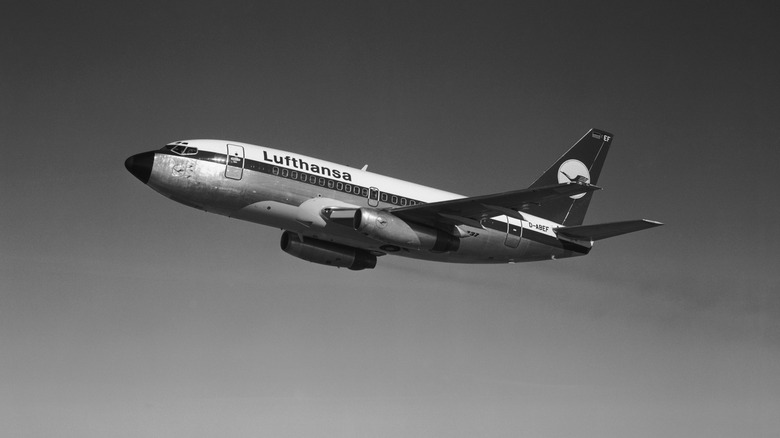 Boeing 737-100 black & white photo