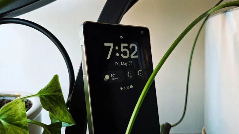 Always on display demonstration on a smartphone
