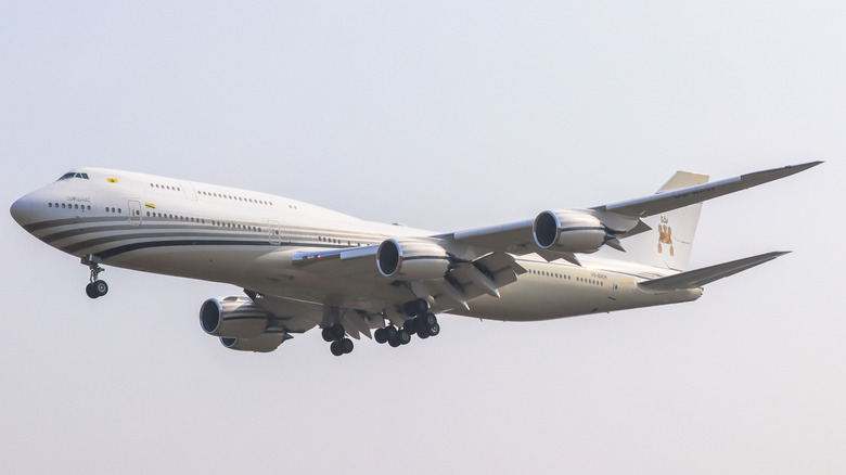 brunei government president 747-8i lands
