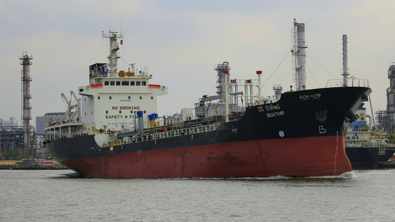 oil ship in strait of hormuz