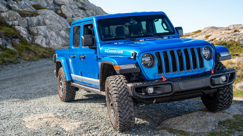 2021 jeep gladiator rubicon on mountain path