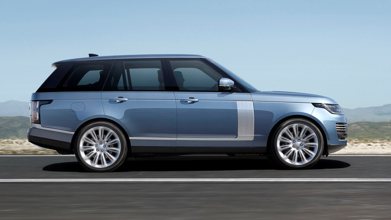 Side profile of the 2021 Range Rover