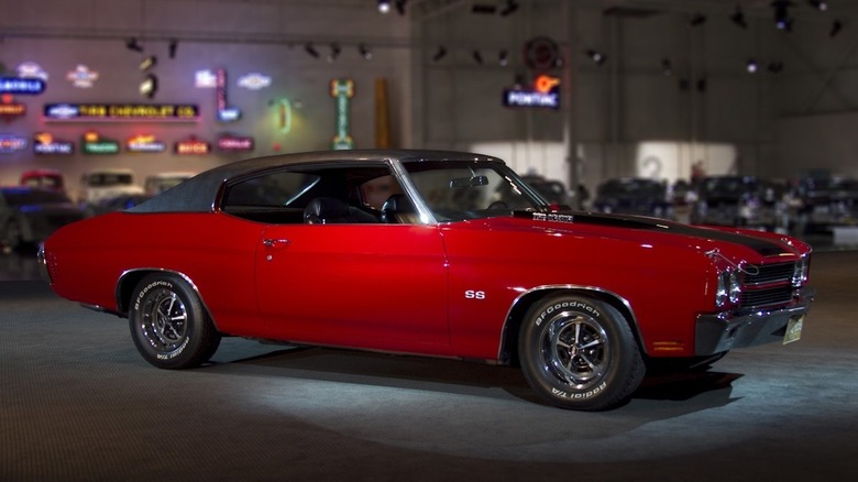 Front 3/4 view of 1970 Chevrolet Chevelle SS